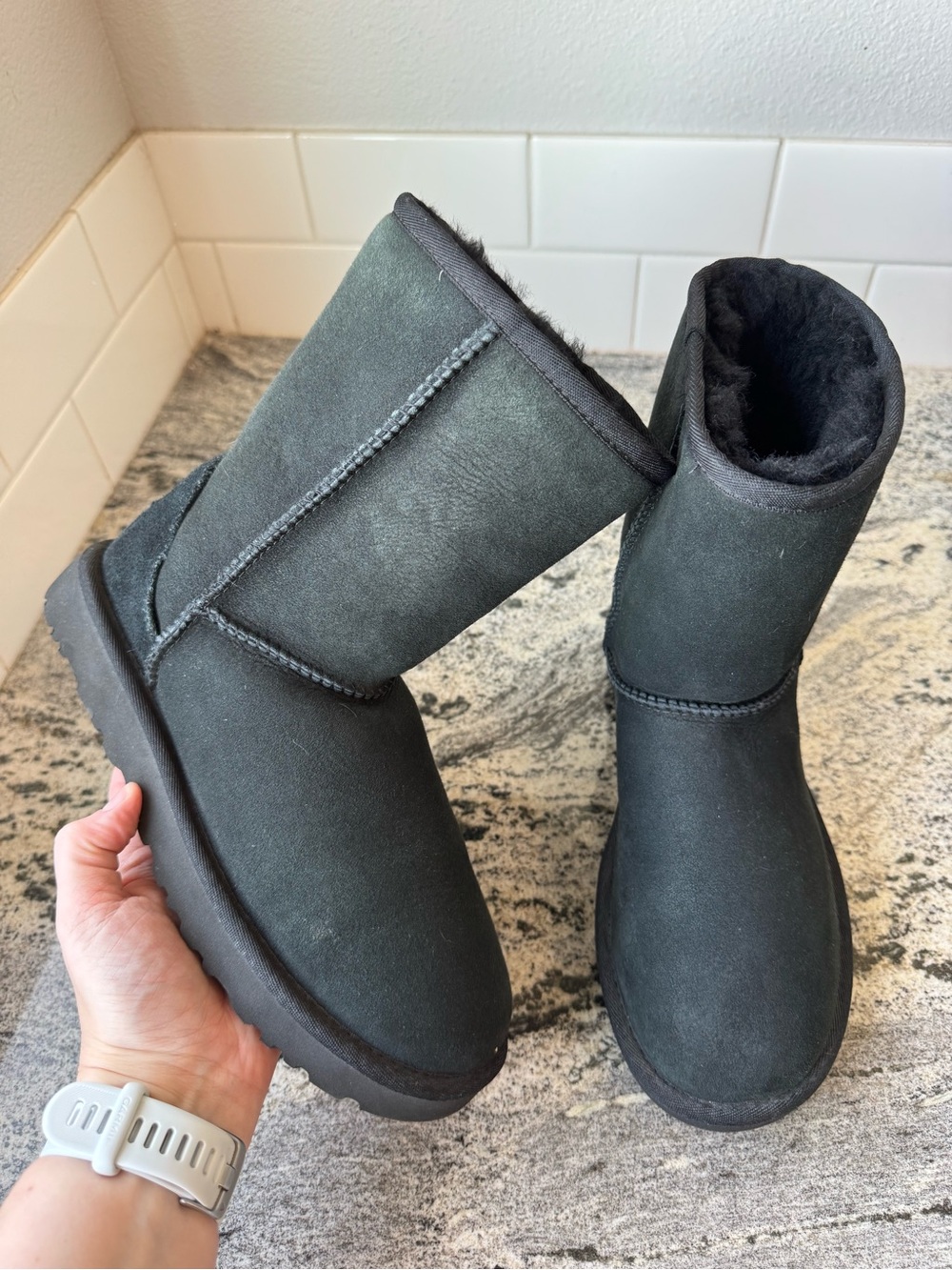 UGG Classic Short II Boots in black. EUC. Size 7.
